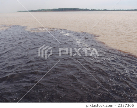 The river confluence point of the Amazon River "The miracle of Solimon Ees" The river confluence point of the Amazon River "The miracle of Solimon Ees" 2327306