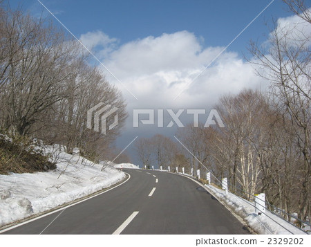 多雪的高地路 2329202