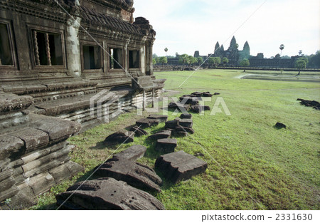 吳哥窟中央神殿遠離倉庫 吳哥窟中央神殿遠離倉庫 2331630
