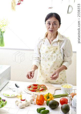 homemaker, female, females 2336353