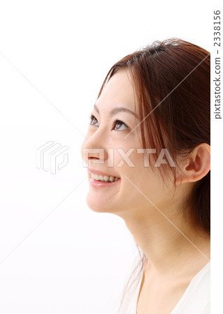Profile of a woman looking up (Beauty / Beauty Image) 2338156