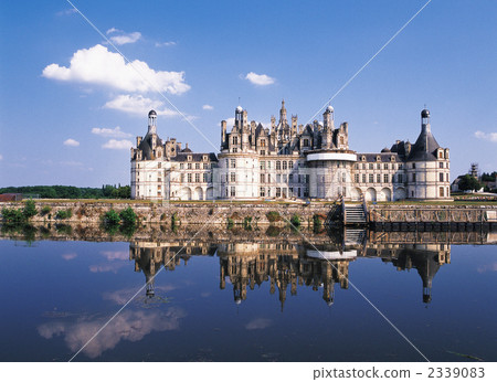 Loire's old castle Chambord Castle 2339083