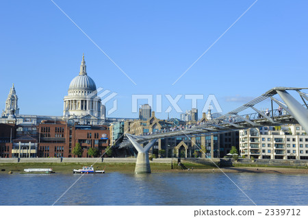 聖保羅大教堂和千禧橋 聖保羅大教堂和千禧橋 2339712