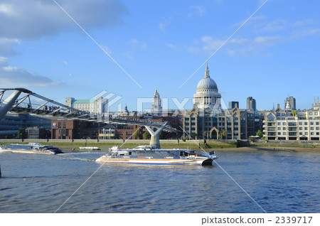 聖保羅大教堂和千禧橋 聖保羅大教堂和千禧橋 2339717