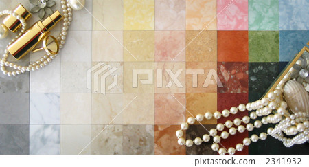 Pearl and tile and atomizer 2341932