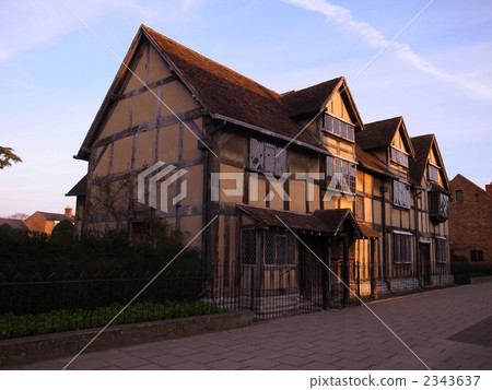 UK - Shakespeare's birthplace - From the right side UK - Shakespeare's birthplace - From the right side 2343637