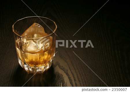 Whiskey on the rock 2350007