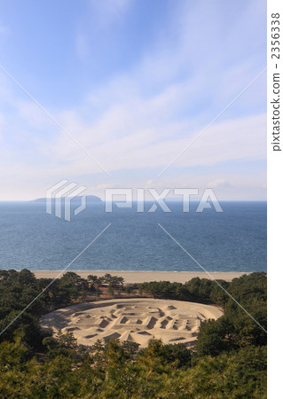 Kanonji City Ariake Beach和Kanonji temple Matsubara,Ibusima的錢形沙畫 Kanonji City Ariake Beach和Kanonji temple Matsubara,Ibusima的錢形沙畫 2356338