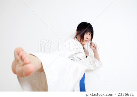 練空手道的女人 2356631