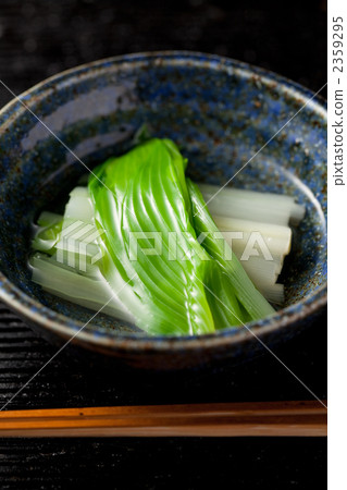 Semi-noodle dipping 2359295
