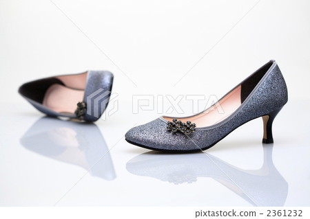 銀色高跟鞋和白色背景/女士鞋 2361232