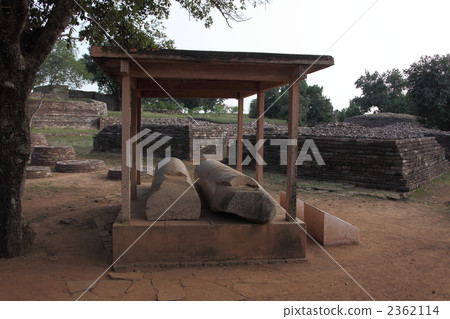 Buddhist monuments of Saenchi Stone columns of King Ashoka Buddhist monuments of Saenchi Stone columns of King Ashoka 2362114