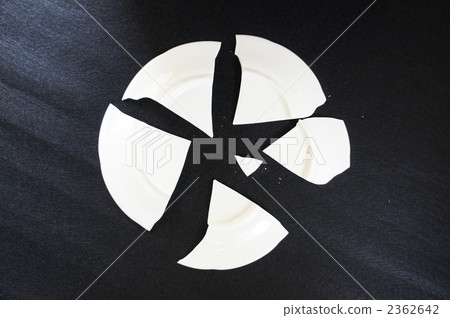 Broken dish 2362642