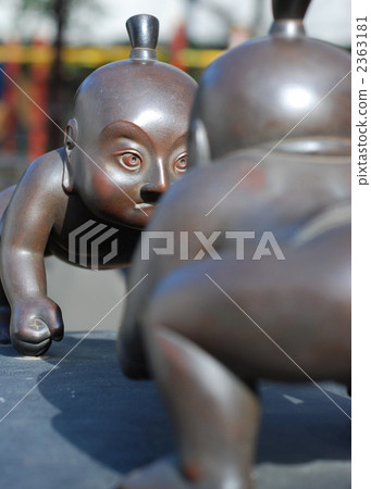 contact sumo doji, bronze statue, little boy 2363181