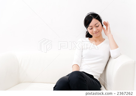 listening, music, female 2367262