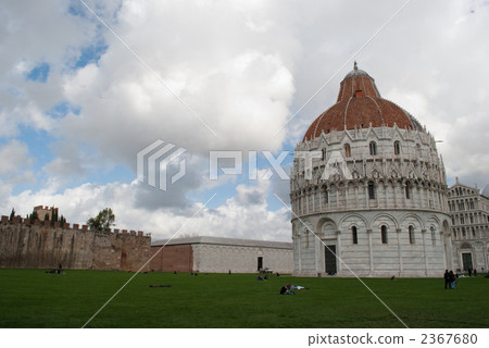 Pisa's Holiday 2367680