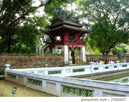 在100,000越南東岸背面繪製的景觀 2368897