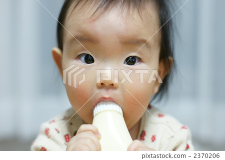 stick to, bite into, baby 2370206