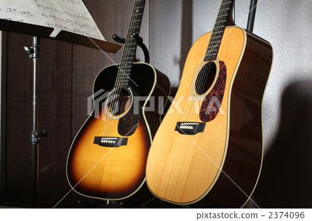 Folk guitar 2374096