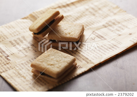 cookie, cooky, baked good 2379202