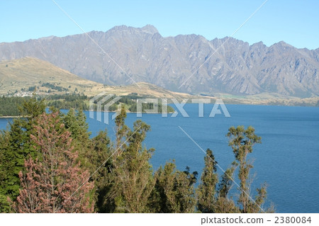 Wakatipu湖在新西蘭皇后鎮 2380084