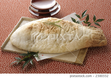 與鹽罐的烤海鯛 與鹽罐的烤海鯛 2380332