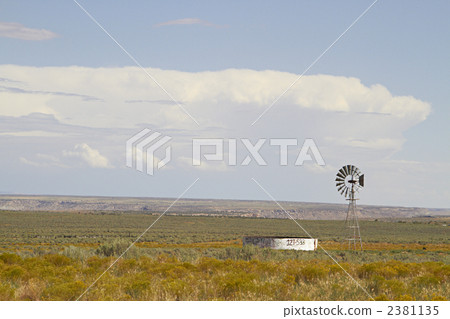 美國，靠近科羅拉多州和亞利桑那州之間的邊界，田園詩般的草原景觀 2381135