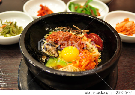 韓國食物石頭烘烤石鍋拌飯 2381502