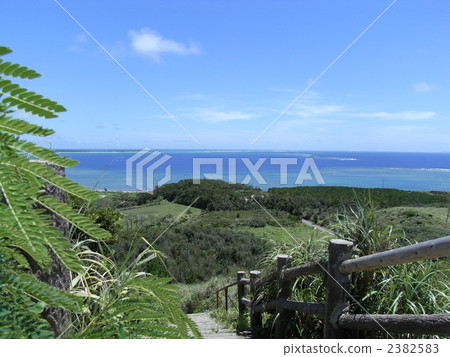 A hill overlooking the beach 2382583