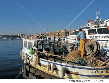 Berguis wharf in Marseille 2382939
