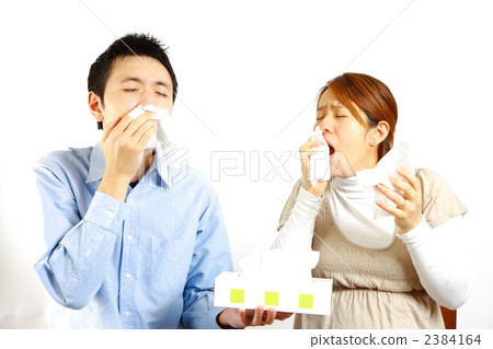 一對夫婦打噴嚏 一對夫婦打噴嚏 2384164