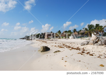 [Mexico] Caribbean Town Tulum-A resort seen from the beach 2387090