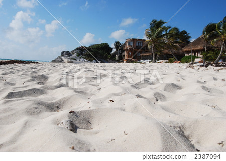 [Mexico] Lie on the sandy beach of Tulum, a Caribbean town 2387094