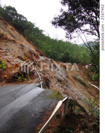 Mudslide - division / collapse - 2387402