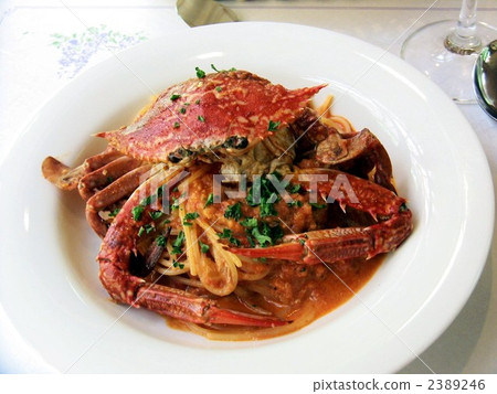 Spaghetti of a migratory crab 2389246