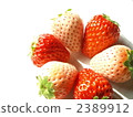 紅色和白色草莓五角形4 2389912