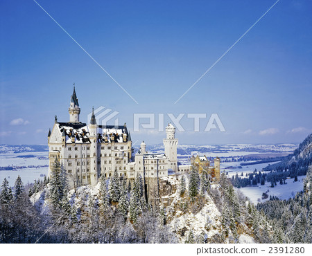 Winter in Neuschwanstein castle 2391280