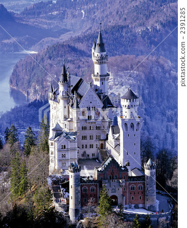 Winter in Neuschwanstein castle 2391285