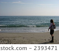 婦女和沙灘 2393471