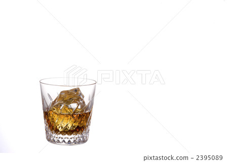 whiskey, rocks glass, on the rocks 2395089