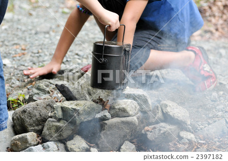 Family camp rice cooking 2397182