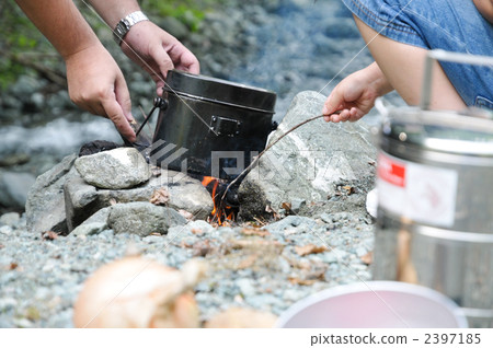 Family camp rice cooking 2397185