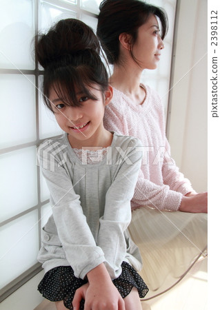 Mother and daughter (elementary school student edition) Mother and daughter (elementary school student edition) 2398112