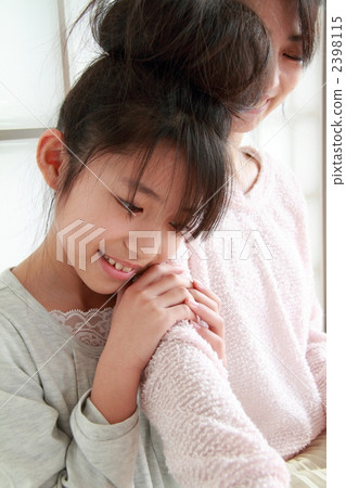 Mother and daughter (elementary school student edition) Mother and daughter (elementary school student edition) 2398115