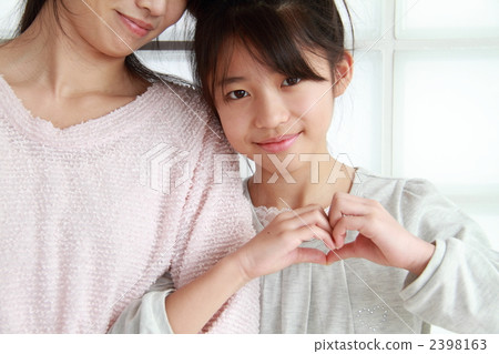 Mother and daughter (elementary school student edition) Mother and daughter (elementary school student edition) 2398163