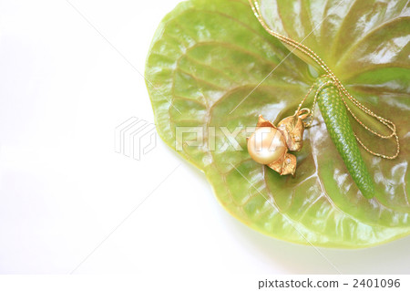 金色珍珠吊墜 2401096