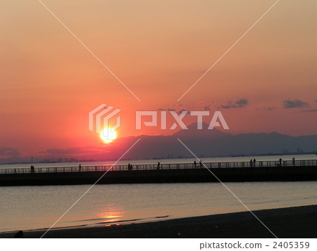 2月13日在Kemigawa河和富士山的日落 2405359