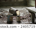 Empty cans in the ruins 2405719