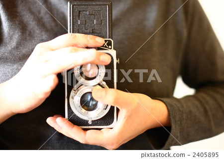 A hand holding a binocular reflex 2405895