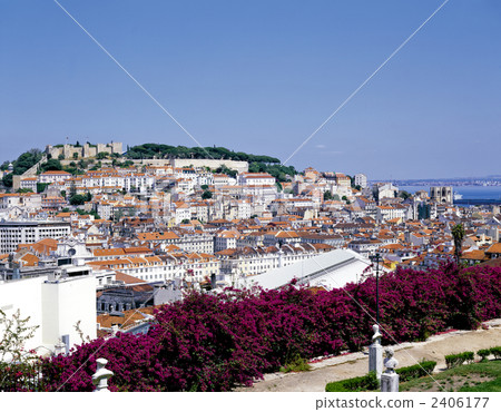 São Jorge Castle and townscape in Lisbon 2406177